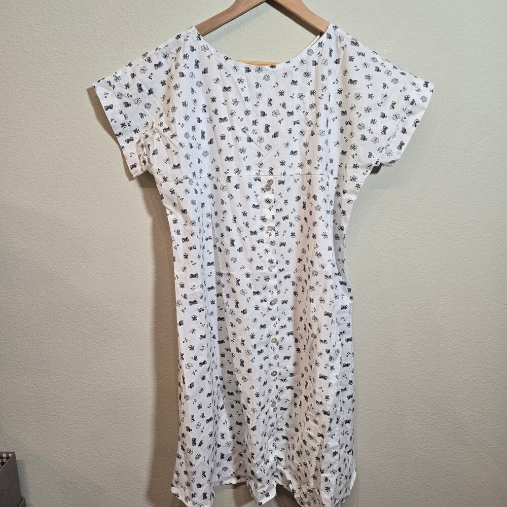 No label butterfly and flowers printed dress or muumuu.  Front button-up. Sz S-M